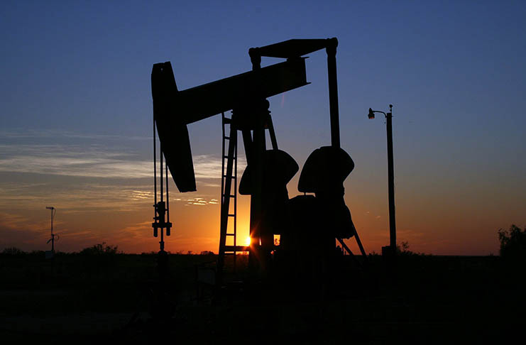 Oil prices drop to zero but manages to rebound strong