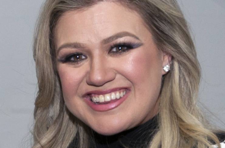 Kelly Clarkson talks about her struggles while in quarantine