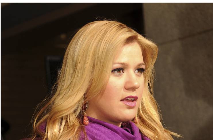 Kelly Clarkson dirt allegedly exposed 